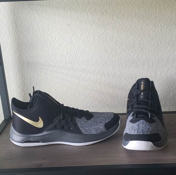 NIKE Air Versitile 3 'Black Metallic Gold' - Picture 4 of 7